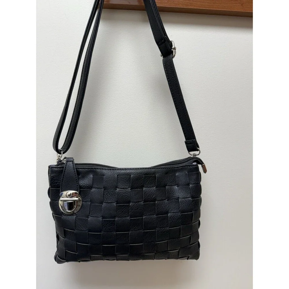 K.carrimBlack Crossbody No Brand Bag good condition Zipper Divider Inside . EUC
